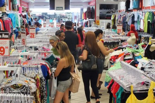 75% da população acha importante a abertura do comércio aos domingos, aponta pesquisa CNDL/SPC Brasil