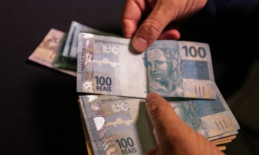 Pagamento do décimo terceiro deve injetar R$ 232,6 bilhões na economia, calcula Dieese
