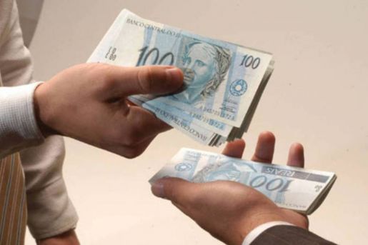 Um em cada dez consumidores contratou financiamento no último ano, aponta pesquisa do SPC Brasil e da CNDL