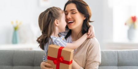 Vendas no Dia das Mães devem movimentar R$ 14,37 bilhões em 2025, aponta CNC